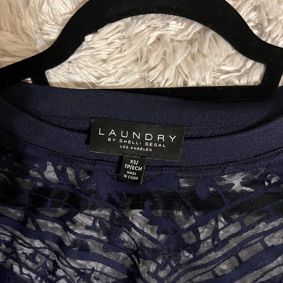 Laundry By Shelli Segal Midnight Blue Lace Blouse NWOT - Picture 3 of 4